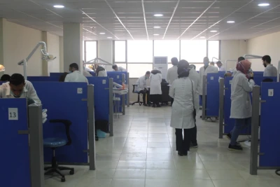 عيادات اﻷسنان