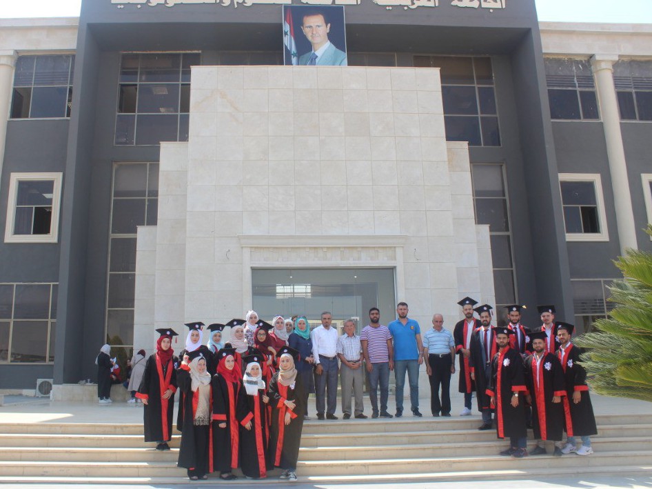 طلاب هندسة الصناعات الكيميائية