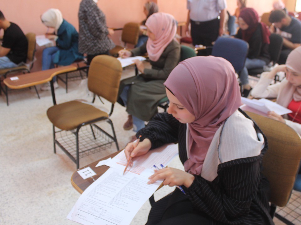 A tour to inspect the progress of the examination process