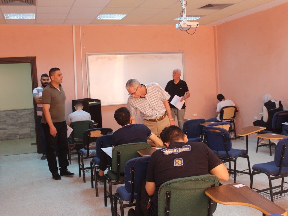 جولة لتفقد سير العملية الامتحانية