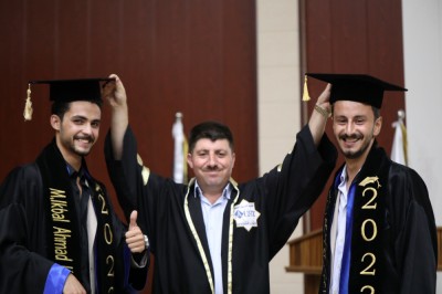مناقشة مشاريع تخرج الدفعة الاولى من طلاب كلية الصيدلة في الجامعة العربية الخاصة للعلوم والتكنولوجيا
