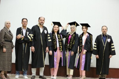 مناقشة مشاريع تخرج الدفعة الاولى من طلاب كلية الصيدلة في الجامعة العربية الخاصة للعلوم والتكنولوجيا