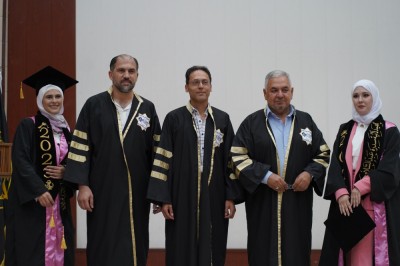 مناقشة مشاريع تخرج الدفعة الاولى من طلاب كلية الصيدلة في الجامعة العربية الخاصة للعلوم والتكنولوجيا