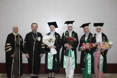 مناقشة مشاريع تخرج الدفعة الاولى من طلاب كلية الصيدلة في الجامعة العربية الخاصة للعلوم والتكنولوجيا