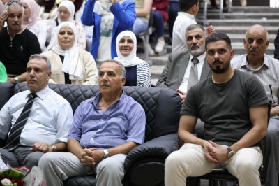 مناقشة مشاريع تخرج الدفعة الاولى من طلاب كلية الصيدلة في الجامعة العربية الخاصة للعلوم والتكنولوجيا