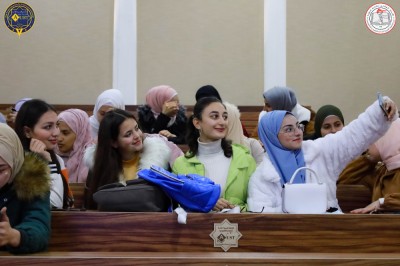 An open meeting with students of the College of Pharmacy