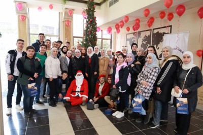 Visiting students of the High School of Excellence