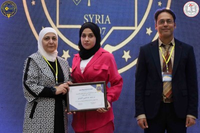 تكريم الطلاب الأوائل في كلية الصيدلة