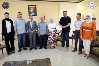 تكريم الطلاب الأوائل في كلية الترجمة واللغات