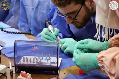 الورشة المخبرية المقامة على هامش المؤتمر العلمي الثاني لكلية طب الاسنان برعاية شركة النجاح وشركة لانا دينت