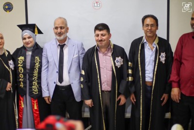 مناقشة مشاريع كلية الصيدلة