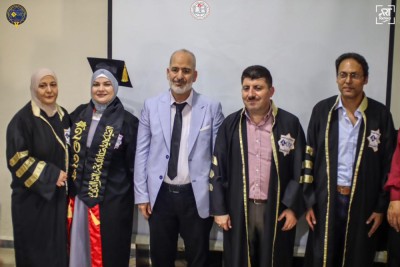 مناقشة مشاريع كلية الصيدلة