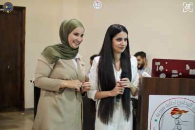 مناقشة مشاريع كلية الصيدلة