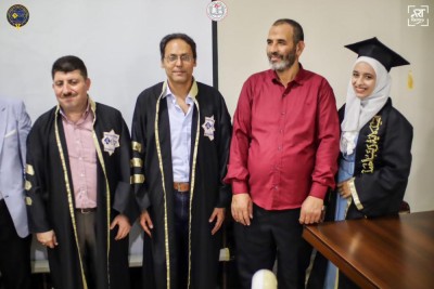 مناقشة مشاريع كلية الصيدلة