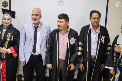 مناقشة مشاريع كلية الصيدلة