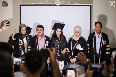 مناقشة مشاريع كلية الصيدلة