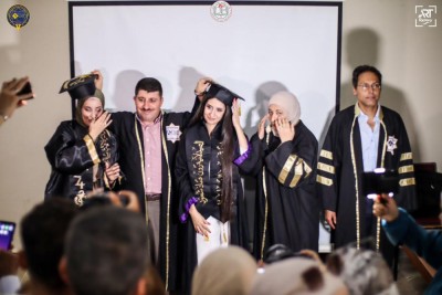 مناقشة مشاريع كلية الصيدلة