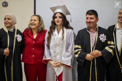 مناقشة مشاريع كلية الصيدلة