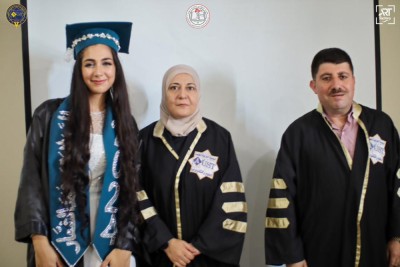 مناقشة مشاريع كلية الصيدلة