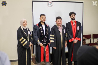 مناقشة مشاريع كلية الصيدلة