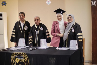 مناقشة مشاريع كلية الترجمة واللغات