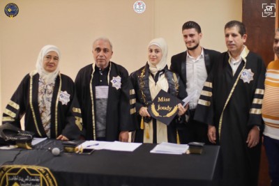 مناقشة مشاريع كلية الترجمة واللغات