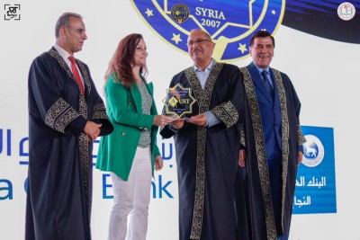 تكريم ضيوف حفل التخرج