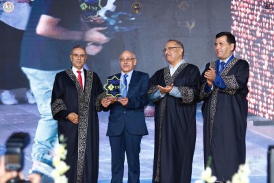 تكريم ضيوف حفل التخرج