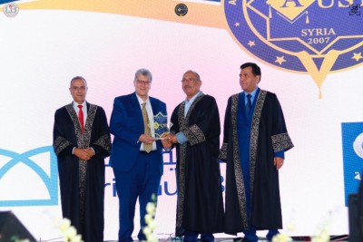 تكريم ضيوف حفل التخرج