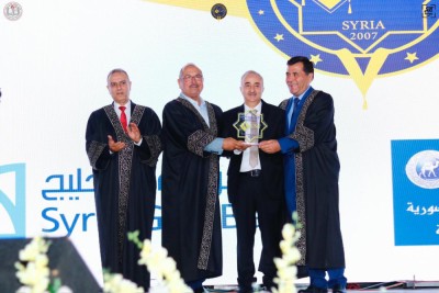 تكريم ضيوف حفل التخرج