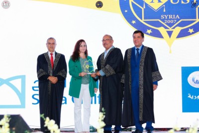 تكريم ضيوف حفل التخرج