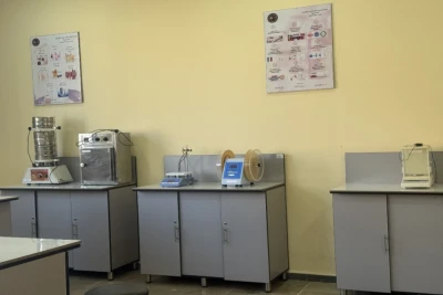 مخابر الجامعة