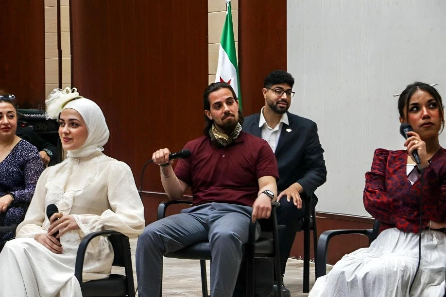 برعاية رئيس الجامعة.. كلية الترجمة تقدّم أولى عروضها المسرحية Mind Your Language