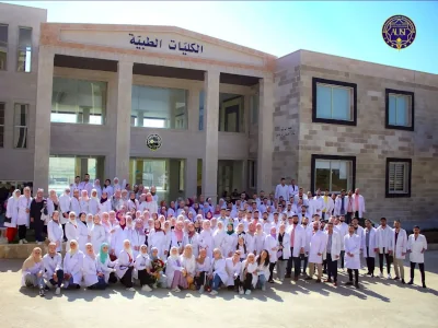 طلاب كلية طب الأسنان السنة الخامسة الدفعة الثانية